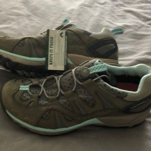 New never worn Lds. Merrill water wear shoes